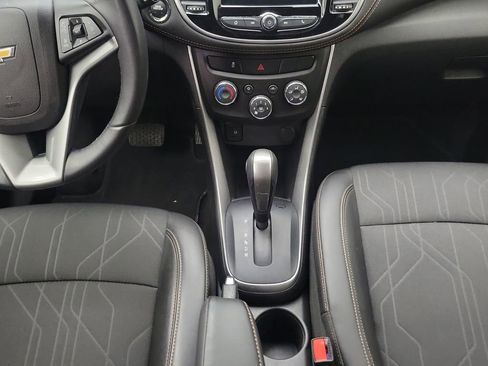 Used 2022 Chevrolet Trax LT w/ LT Convenience Package image 14