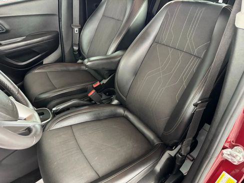 Used 2022 Chevrolet Trax LT w/ Driver Confidence Package image 31