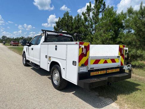 Used 2019 Ford F250 XL w/ Power Equipment Group RWD image 6