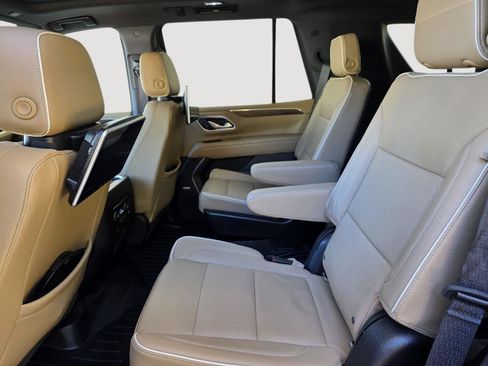 Used 2021 Chevrolet Tahoe Premier w/ Premium Package image 12