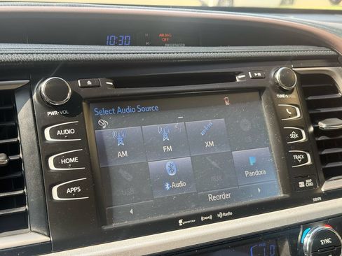 Used 2018 Toyota Highlander XLE FWD image 10