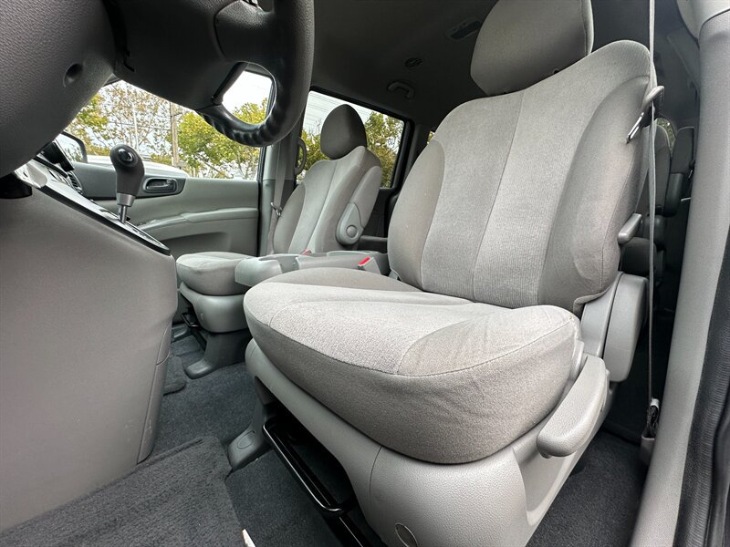 Used 2012 Kia Sedona LX FWD image 12