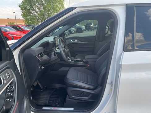 Used 2025 Ford Explorer ST-Line w/ Premium Package image 6