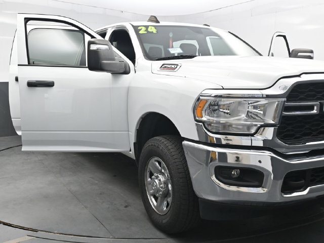 Used 2024 RAM 2500 Tradesman w/ Chrome Appearance Group AWD/4WD image 38