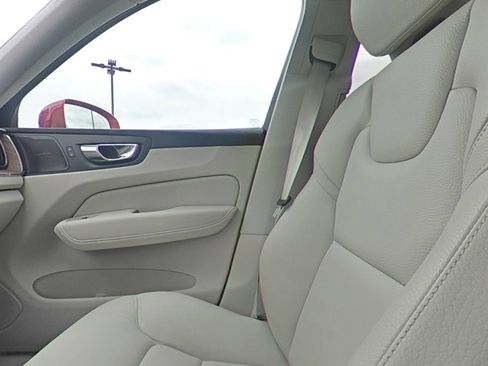 Used 2021 Volvo XC60 T6 Momentum w/ Premium Package image 28