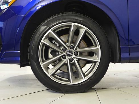 Used 2022 Audi Q3 2.0T Premium w/ Black Optic Sport Package image 5