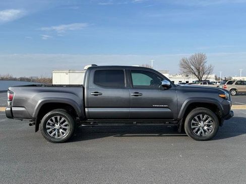Used 2022 Toyota Tacoma Limited image 12