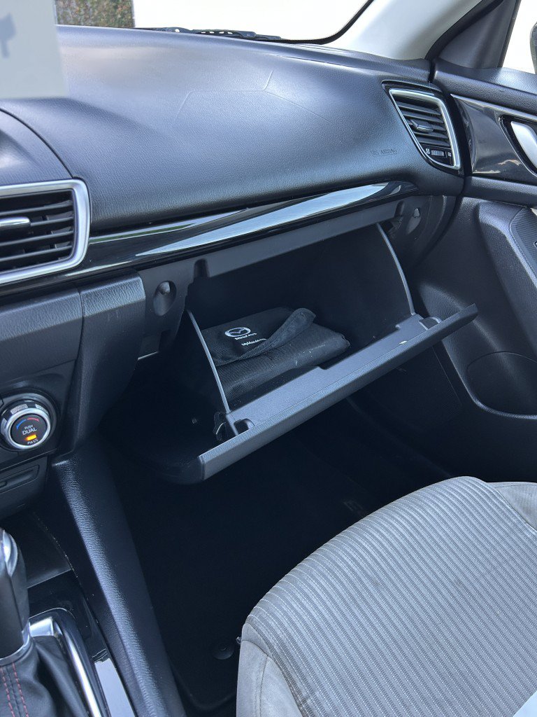 Used 2015 MAZDA MAZDA3 i Touring w/ Technology Package FWD image 23