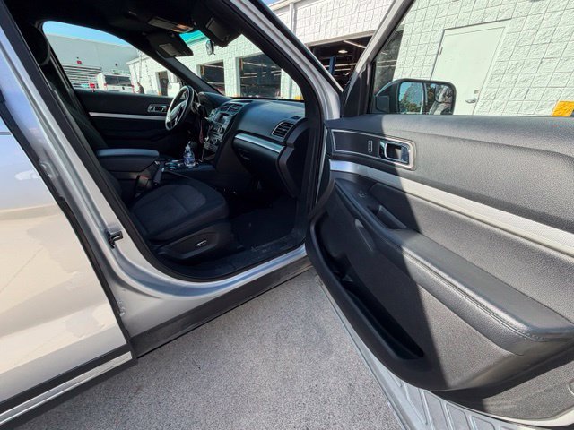 Used 2016 Ford Explorer XLT FWD image 39