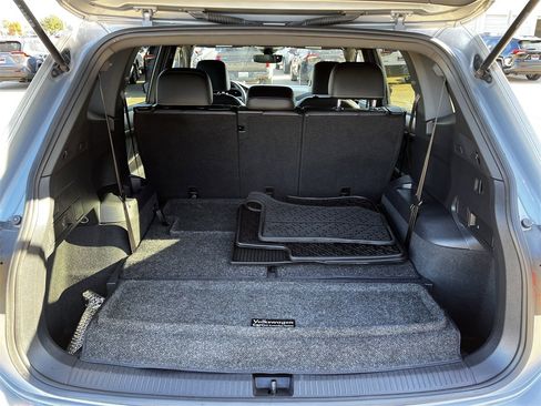 Used 2022 Volkswagen Tiguan SE R-Line image 29