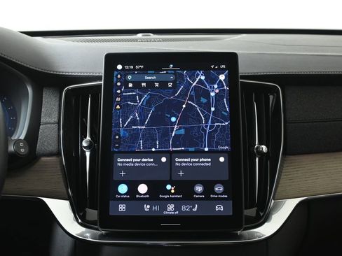 Used 2025 Volvo XC90 B5 Plus w/ Protection Package Premier image 21