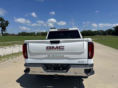 Used 2026 GMC Sierra 1500 SLT AWD/4WD image 2