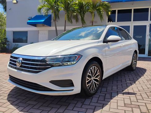 Used 2021 Volkswagen Jetta SE w/ SE Cold Weather Package FWD image 2