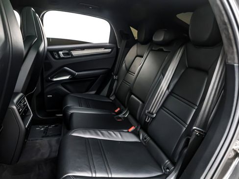 Used 2022 Porsche Cayenne Turbo w/ Assistance Package image 8