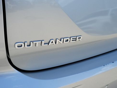 Used 2025 Mitsubishi Outlander SE FWD image 30