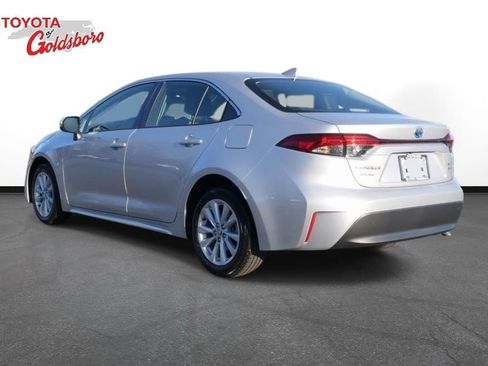 Used 2025 Toyota Corolla XLE image 9