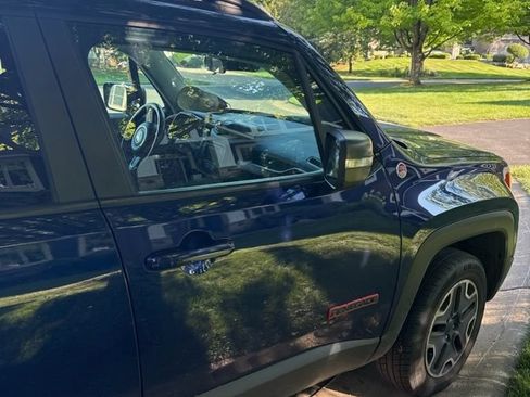 Used 2017 Jeep Renegade Trailhawk w/ Cold Weather Group II AWD/4WD image 7