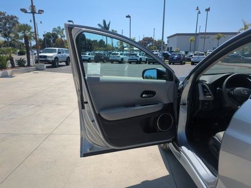 Used 2019 Honda HR-V Touring image 13