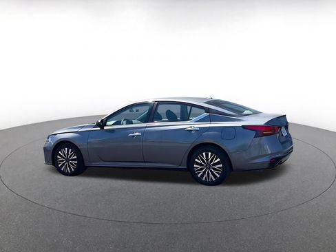 Used 2025 Nissan Altima 2.5 SV image 10