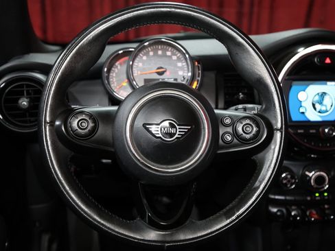 Used 2019 MINI Cooper Convertible w/ Signature Upholstery Package FWD image 16