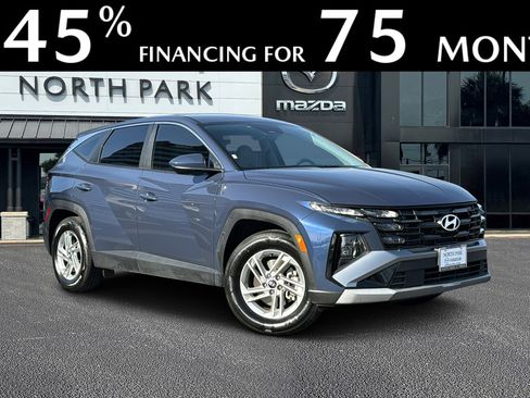 Used 2025 Hyundai Tucson SE image 1