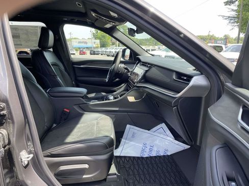 New 2026 Jeep Grand Cherokee Altitude AWD/4WD image 15