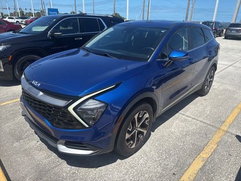 Used 2023 Kia Sportage EX image 3