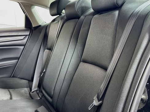 Used 2018 Honda Accord EX image 11