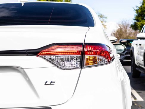 Certified 2025 Toyota Corolla LE image 11