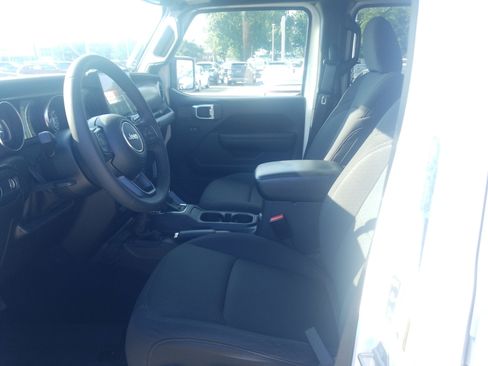 Used 2023 Jeep Gladiator Sport AWD/4WD image 10