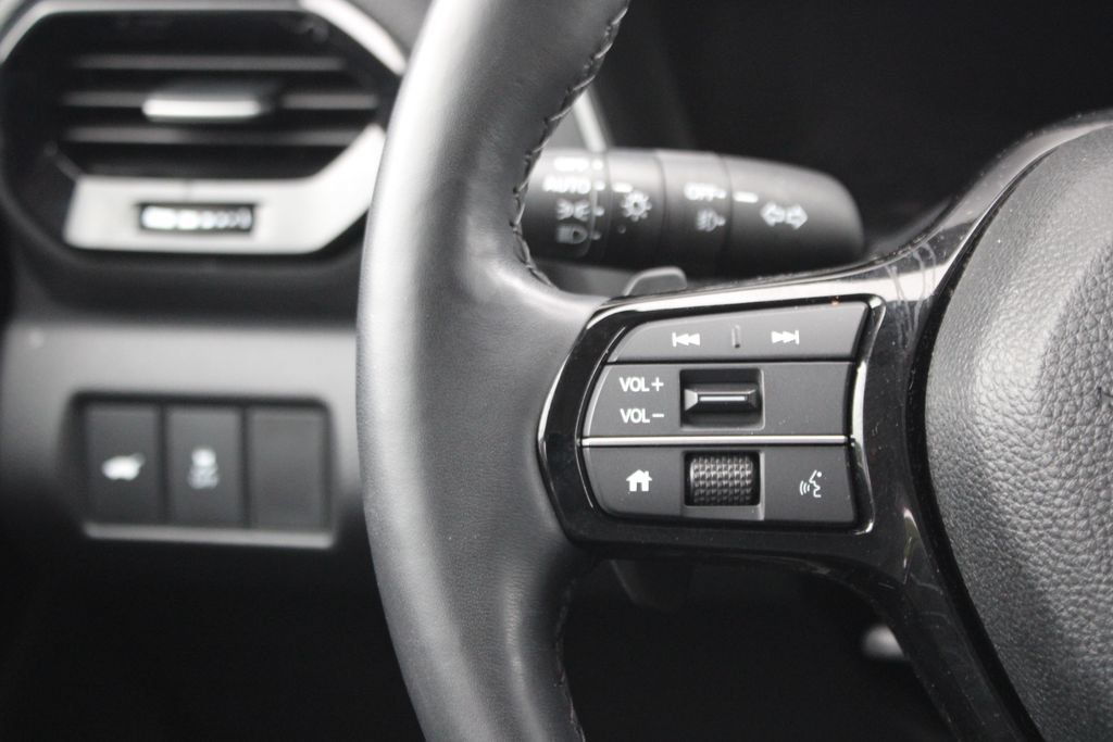 Certified 2025 Honda Pilot Touring image 19