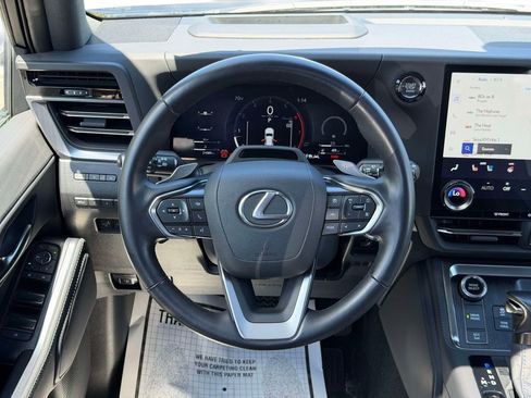 Used 2025 Lexus GX 550 w/ Accessory Package (31) AWD/4WD image 26