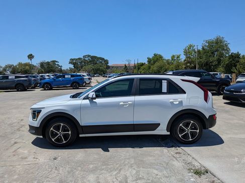 Certified 2023 Kia Niro EX FWD image 5