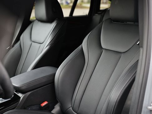 Used 2025 BMW X4 xDrive30i w/ Premium Package image 21