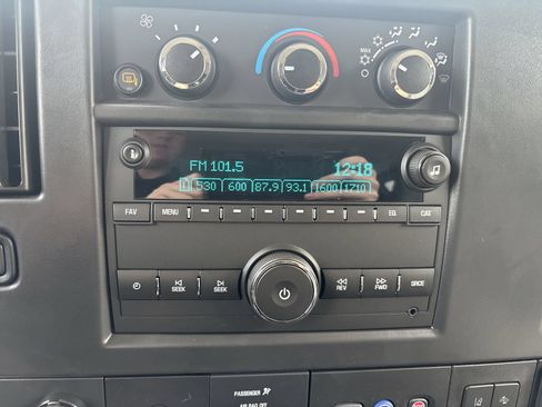 New 2026 Chevrolet Express 3500 LT w/ LT Preferred Equipment Group RWD image 19