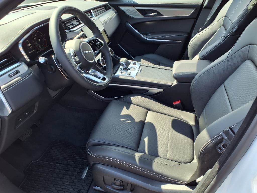 New 2026 Jaguar F-PACE R-Dynamic S AWD/4WD image 17