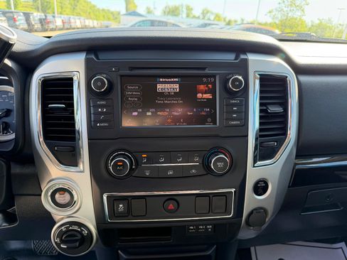 Used 2019 Nissan Titan SV AWD/4WD image 23