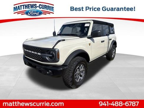 Used 2025 Ford Bronco Badlands image 1