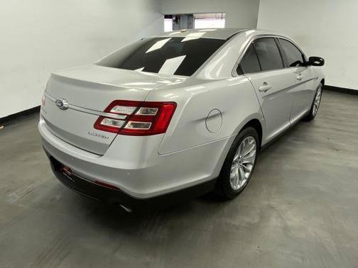 Used 2019 Ford Taurus Limited FWD image 11