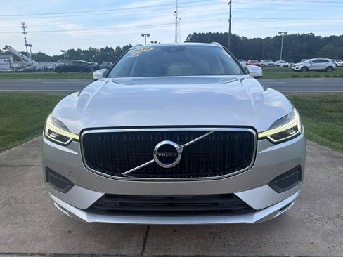Used 2018 Volvo XC60 T5 Momentum w/ Vision Package AWD/4WD image 3
