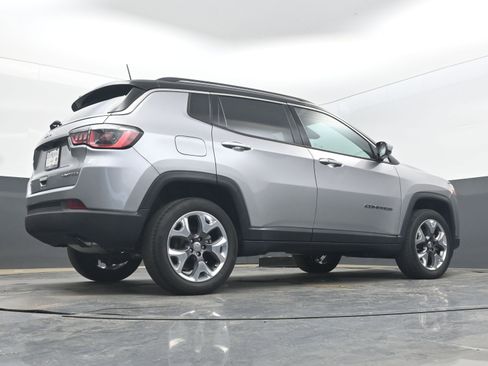 Used 2019 Jeep Compass Limited AWD/4WD image 27