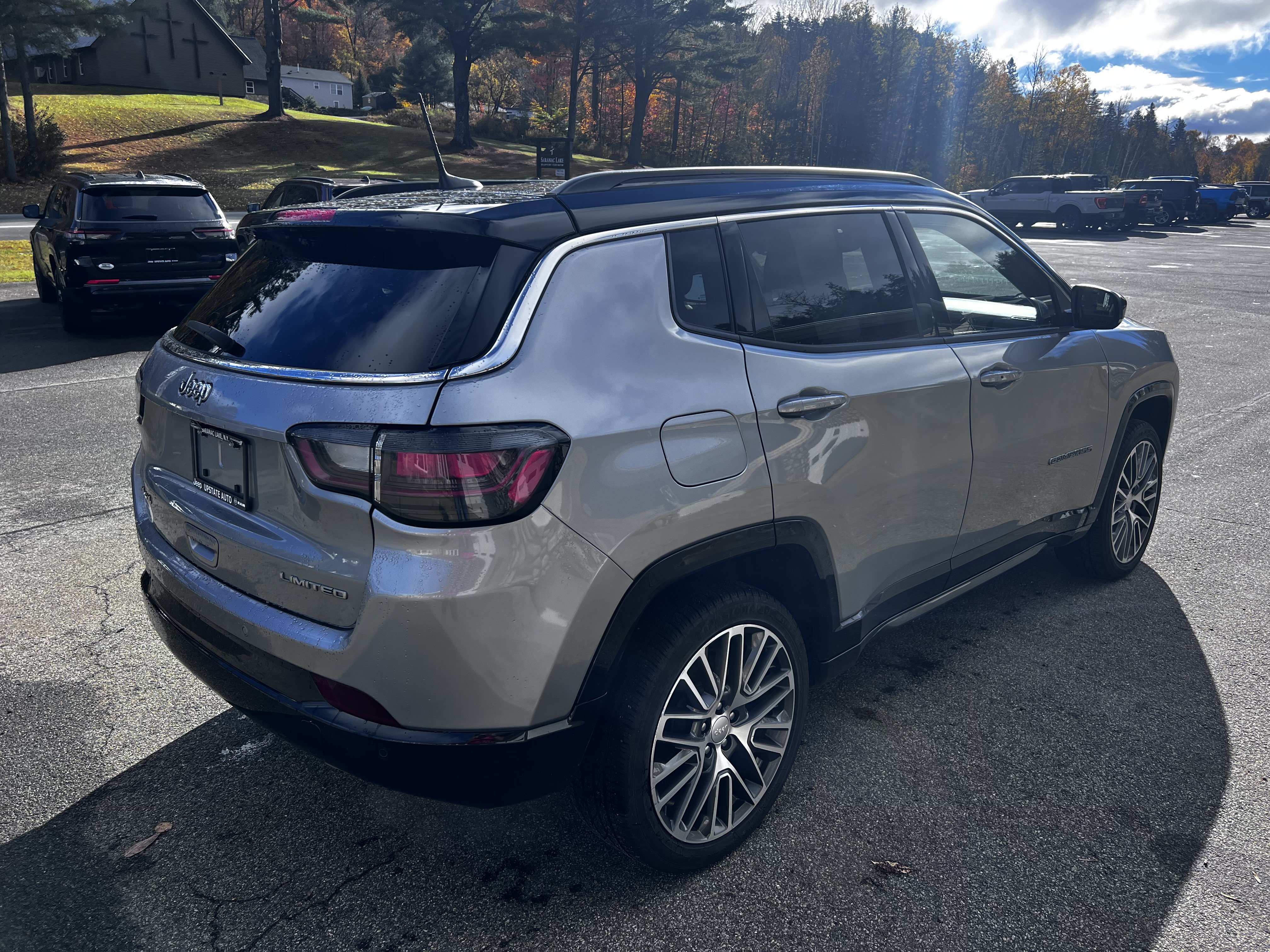 Used 2023 Jeep Compass Limited w/ Elite Group AWD/4WD image 5