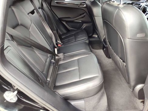 Used 2020 Porsche Macan image 22