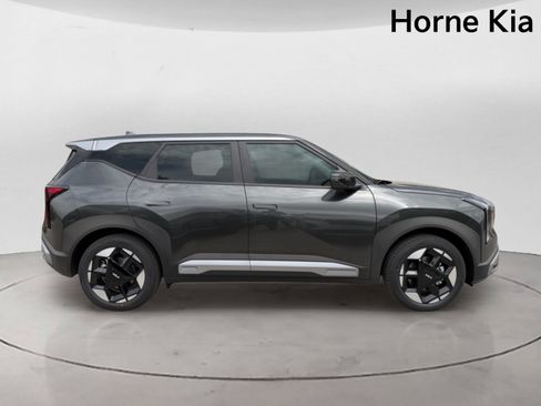 New 2027 Kia Seltos S FWD image 3