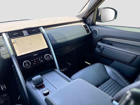 Used 2023 Land Rover Discovery Metropolitan Edition AWD/4WD image 24