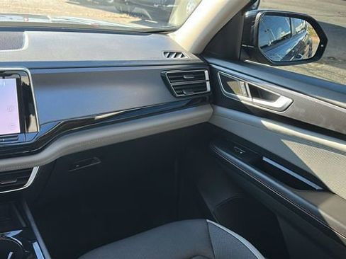 Used 2025 Volkswagen Atlas Peak Edition SE image 23