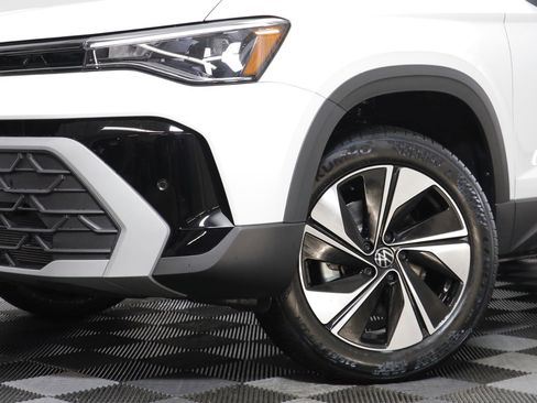 Used 2026 Volkswagen Taos SE image 3