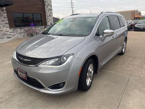 Used 2019 Chrysler Pacifica Limited image 8