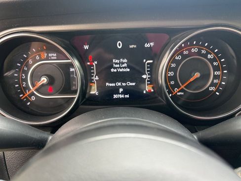 Used 2023 Jeep Gladiator Sport image 11