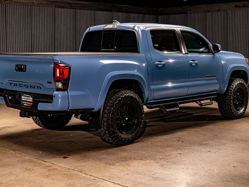 Used 2019 Toyota Tacoma TRD Sport w/ Technology Package image 10